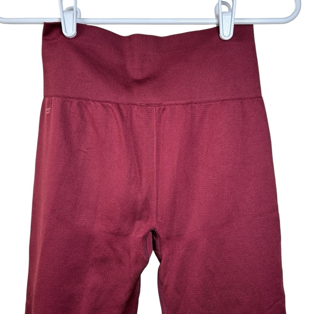Fabletics High-Waisted Seamless Capri Leggings — Burgundy Maroon Size S (4-6) - Picture 5 of 9